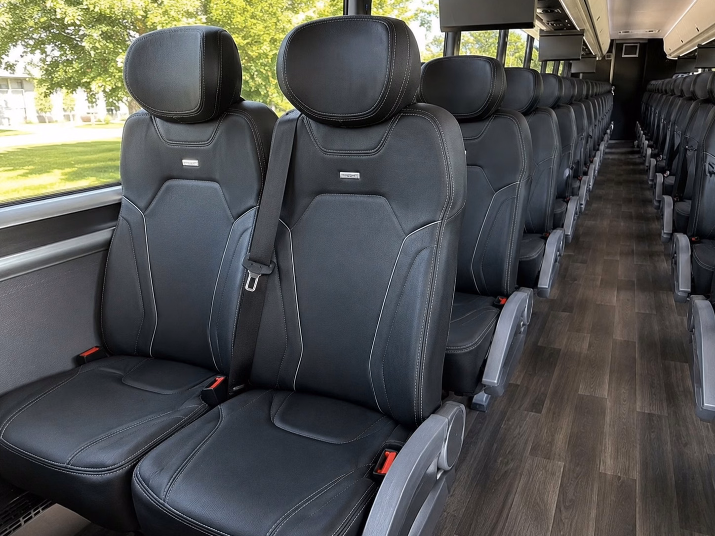shuttle your wedding guests between oxnard hotels and ceremony venues with ease