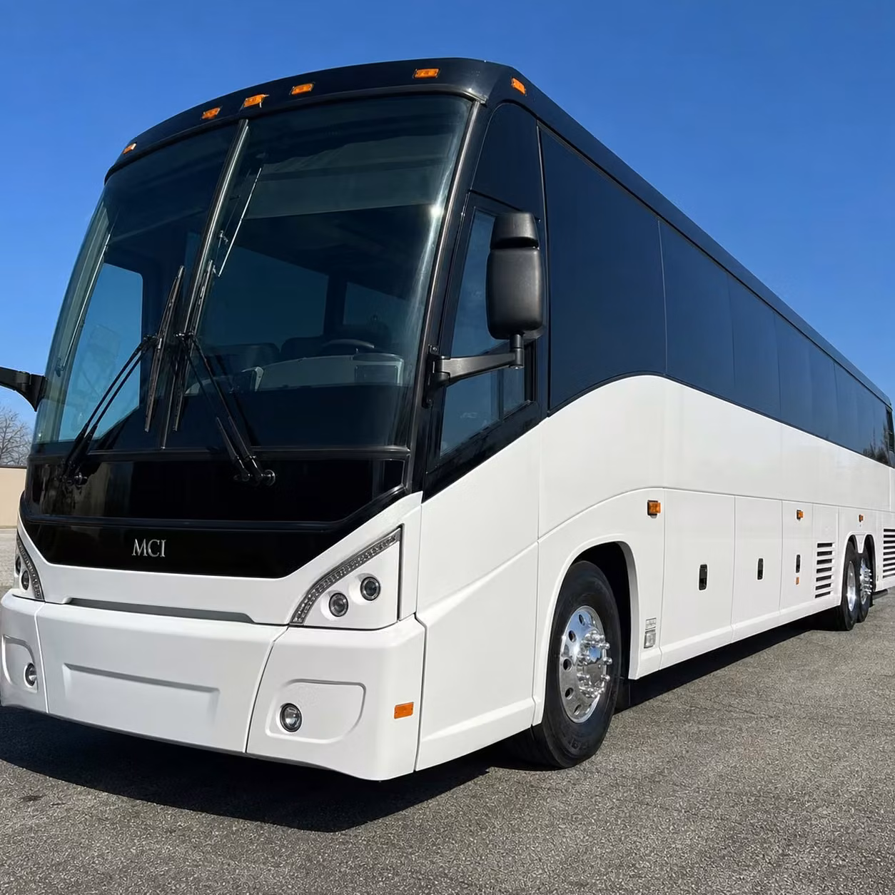 shuttle your whole team between ventura county hotels and the airport